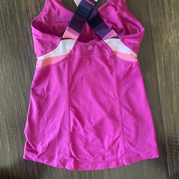Lululemon built-in bra tank size 4 - Picture 2 of 2